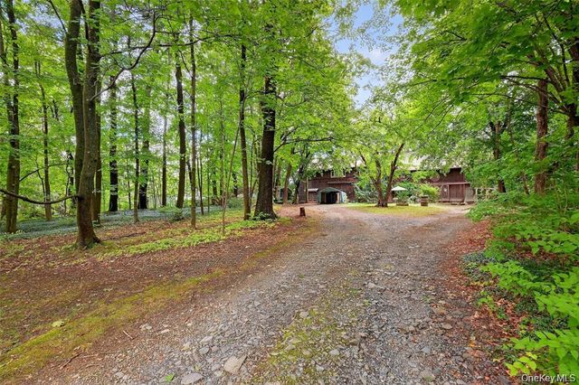 86 State Route 32 S, New Paltz, NY 12561
