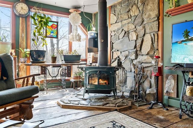 86 State Route 32 S, New Paltz, NY 12561
