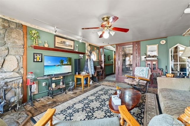 86 State Route 32 S, New Paltz, NY 12561