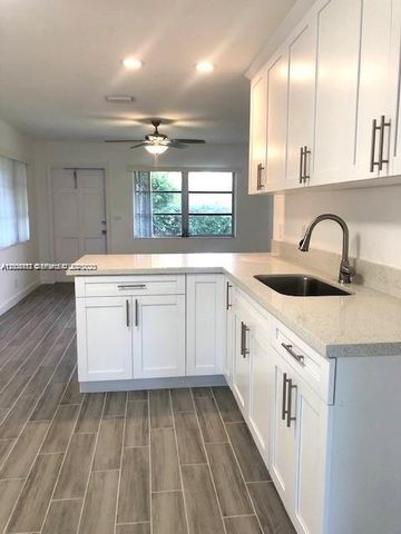 215 SW 10th St 0, Hallandale Beach, FL 33009