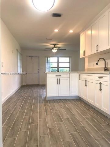 215 SW 10th St 0, Hallandale Beach, FL 33009