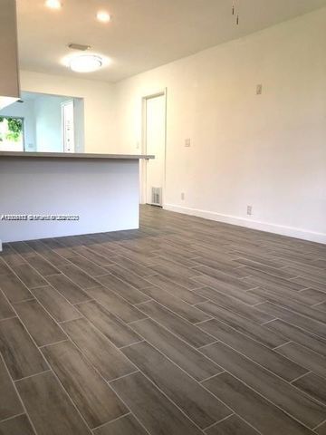 215 SW 10th St 0, Hallandale Beach, FL 33009