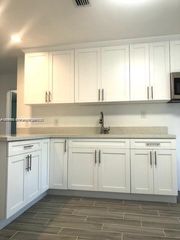 215 SW 10th St 0, Hallandale Beach, FL 33009