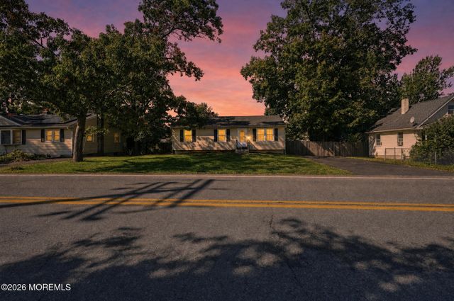1024 Beachwood Boulevard, Beachwood, NJ 08722