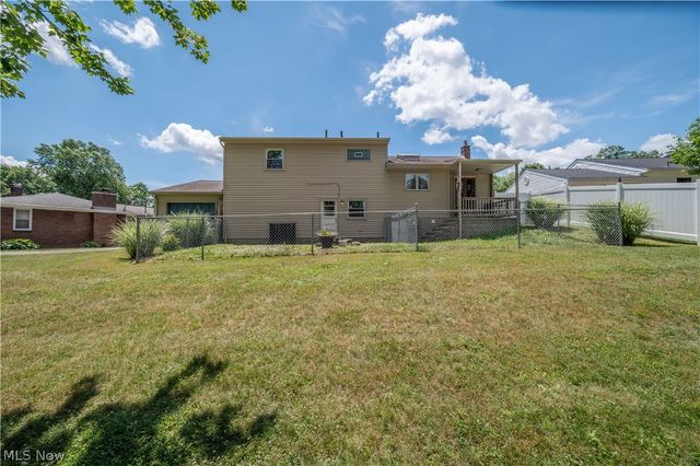 2922 Eldora Drive, Youngstown, OH 44511
