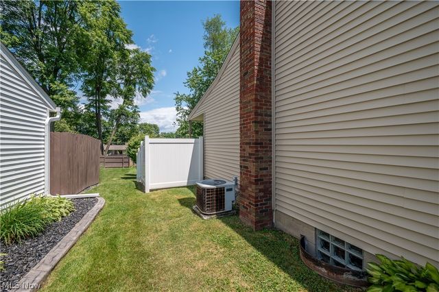 2922 Eldora Drive, Youngstown, OH 44511