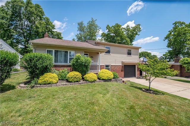 2922 Eldora Drive, Youngstown, OH 44511