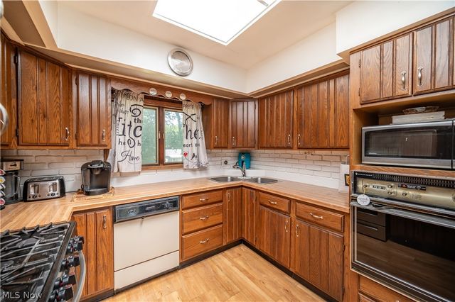2922 Eldora Drive, Youngstown, OH 44511