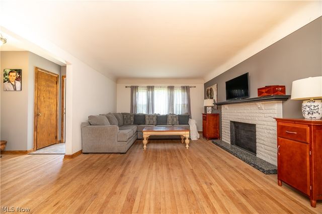 2922 Eldora Drive, Youngstown, OH 44511