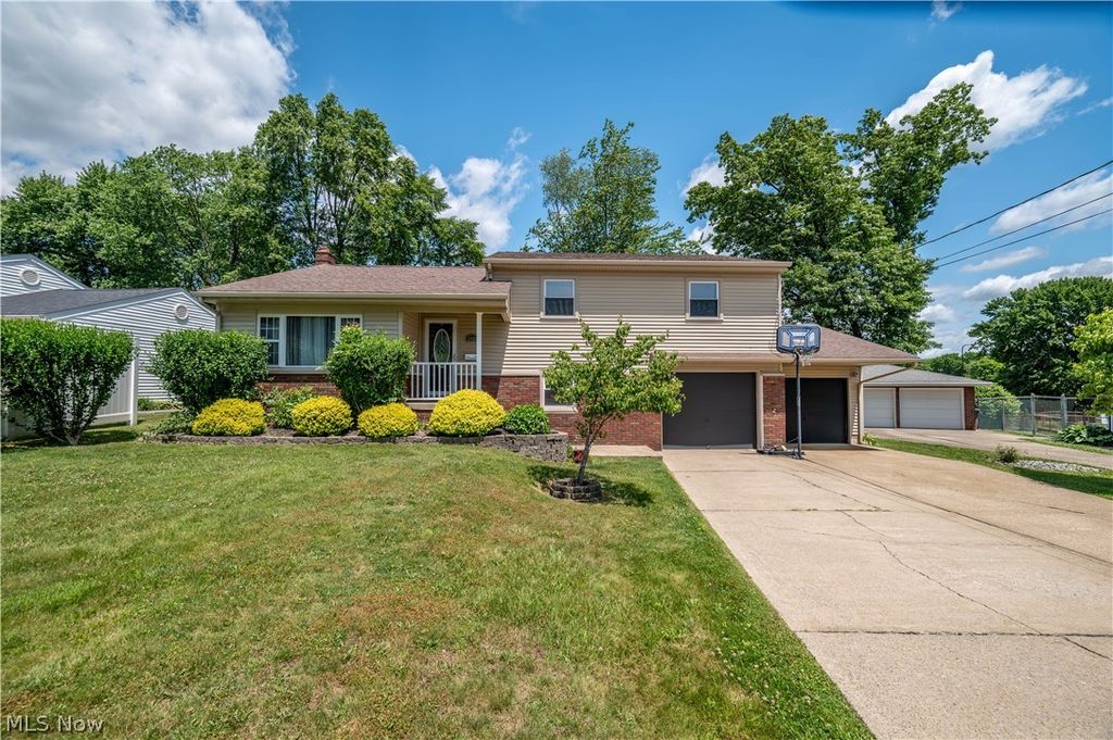 2922 Eldora Drive, Youngstown, OH 44511