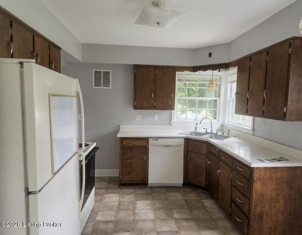 3701 Plymouth Rd, Louisville, KY 40207