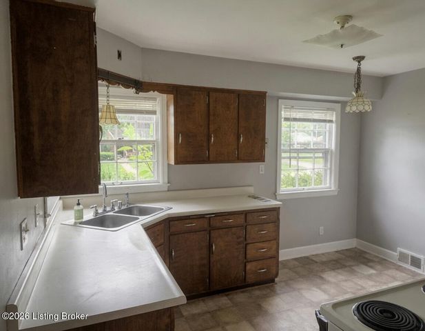 3701 Plymouth Rd, Louisville, KY 40207