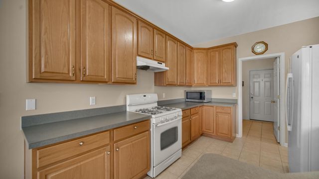 825 Grand Haven Way, Schererville, IN 46375