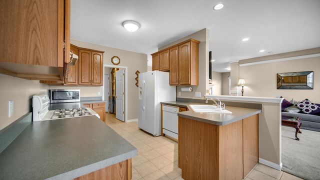 825 Grand Haven Way, Schererville, IN 46375