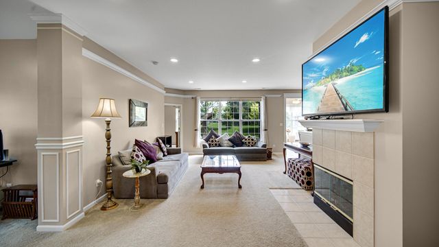 825 Grand Haven Way, Schererville, IN 46375