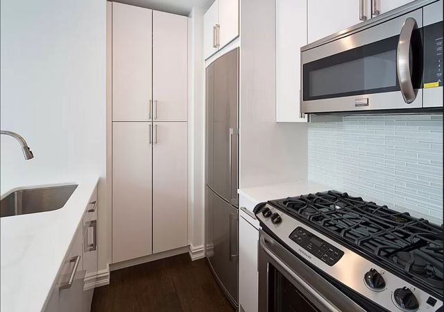 212 E 47th St Apt 31H, New York City, NY 10017