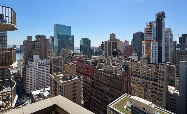 212 E 47th St Apt 31H, New York City, NY 10017
