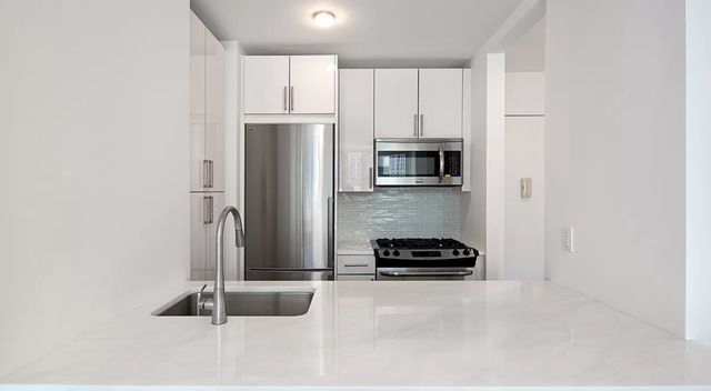 212 E 47th St Apt 31H, New York City, NY 10017