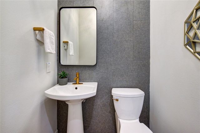 820 Wakefield Drive A, Houston, TX 77018