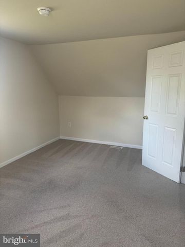 536 BRACKEN DR, Chambersburg, PA 17201