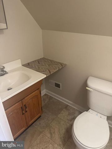 536 BRACKEN DR, Chambersburg, PA 17201