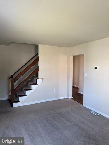 536 BRACKEN DR, Chambersburg, PA 17201