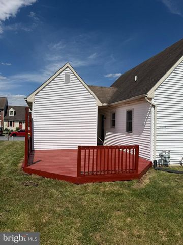 536 BRACKEN DR, Chambersburg, PA 17201