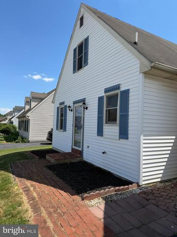 536 BRACKEN DR, Chambersburg, PA 17201