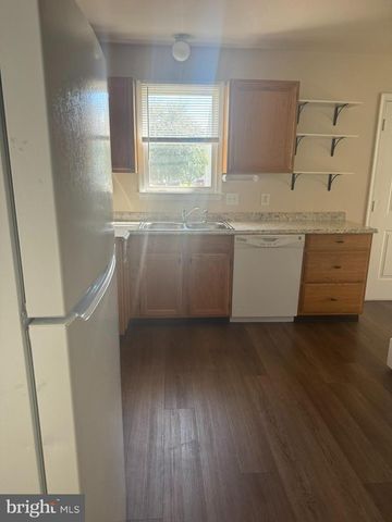 536 BRACKEN DR, Chambersburg, PA 17201