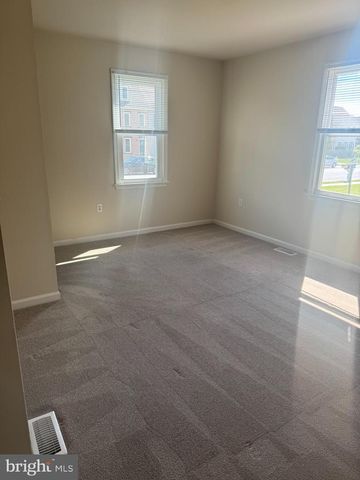 536 BRACKEN DR, Chambersburg, PA 17201