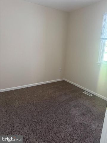 536 BRACKEN DR, Chambersburg, PA 17201