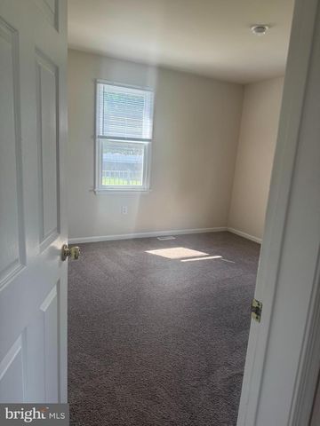 536 BRACKEN DR, Chambersburg, PA 17201
