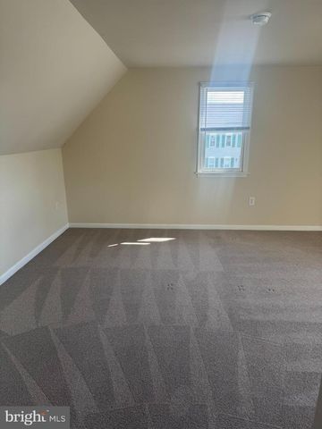 536 BRACKEN DR, Chambersburg, PA 17201