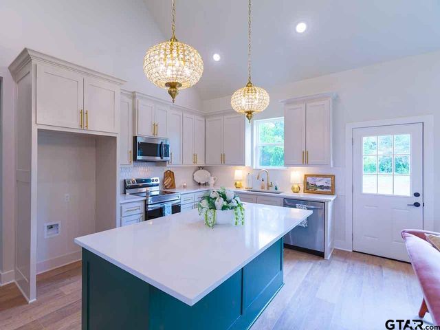 120 Pecan Dr, Bullard, TX 75757