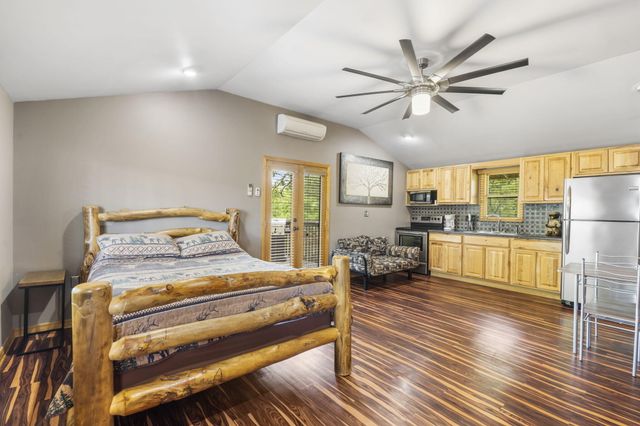 638 Double Day Loop, Branson West, MO 65737