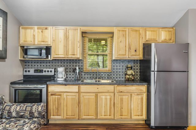 638 Double Day Loop, Branson West, MO 65737