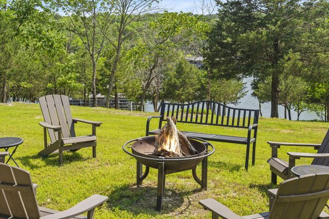 638 Double Day Loop, Branson West, MO 65737