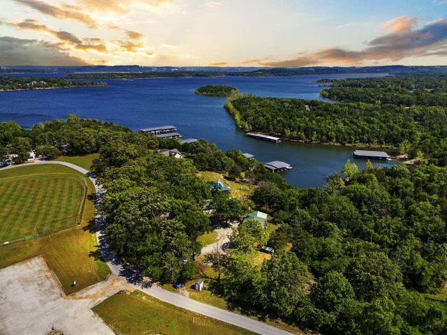 638 Double Day Loop, Branson West, MO 65737