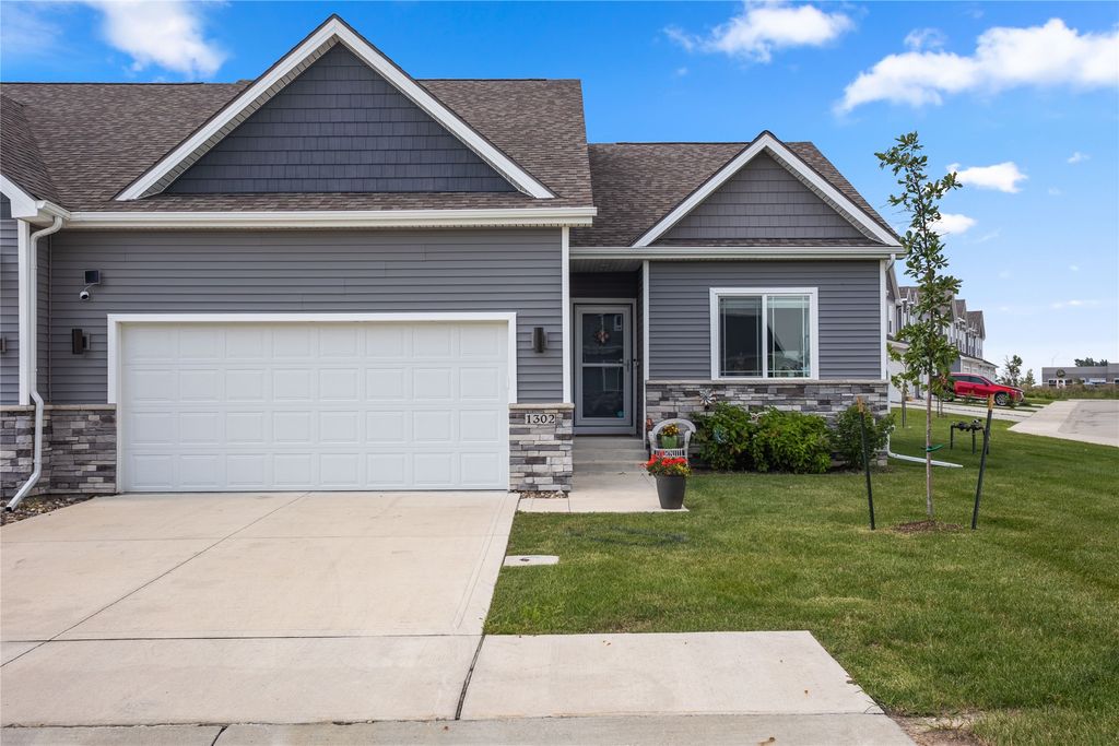 1302 NW 33rd Lane, Ankeny, IA 50023