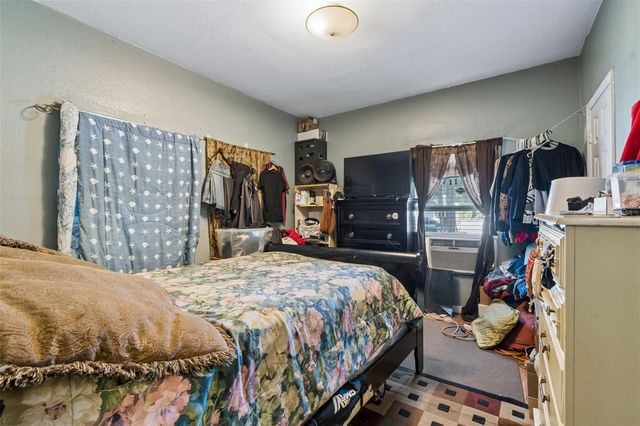 1033 19TH AVENUE S, St Petersburg, FL 33705