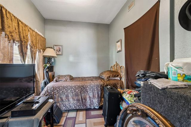 1033 19TH AVENUE S, St Petersburg, FL 33705