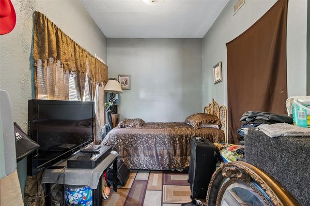 1033 19TH AVENUE S, St Petersburg, FL 33705