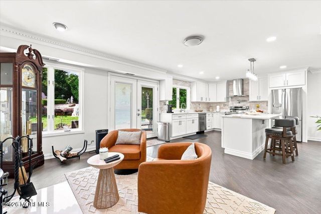 19 Hillside Road, Manalapan, NJ 07726