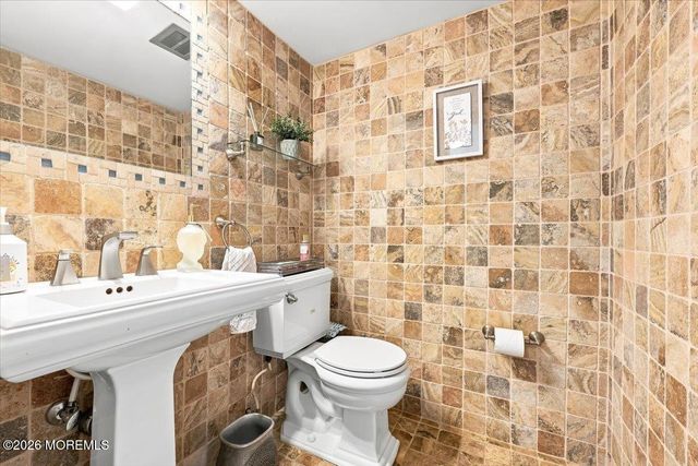 19 Hillside Road, Manalapan, NJ 07726