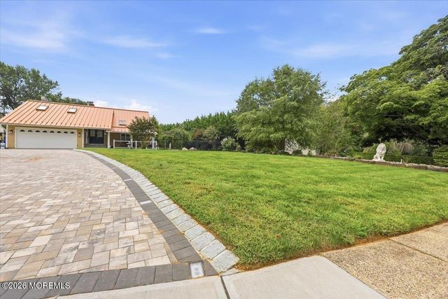 19 Hillside Road, Manalapan, NJ 07726