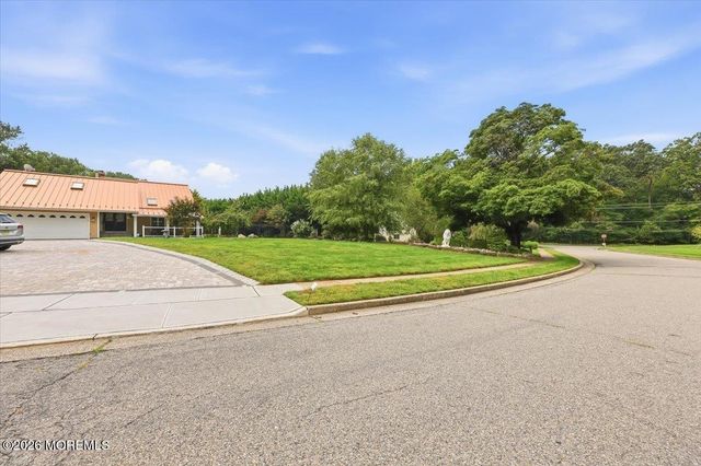 19 Hillside Road, Manalapan, NJ 07726