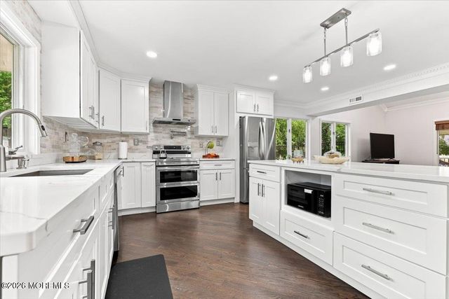19 Hillside Road, Manalapan, NJ 07726