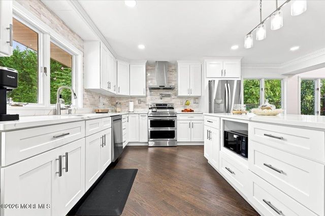19 Hillside Road, Manalapan, NJ 07726