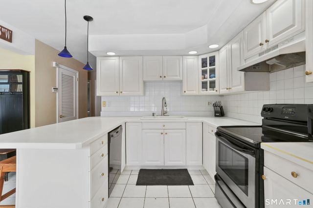 40 Rose Terrace, Trumbull, CT 06611