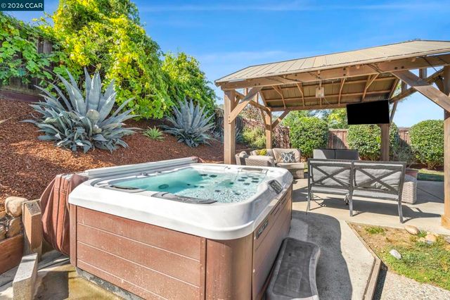 5405 Glenwood Ct, El Sobrante, CA 94803